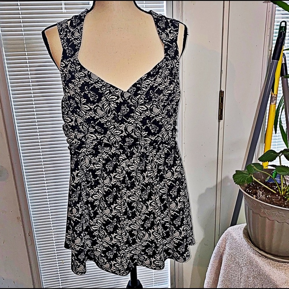torrid size 1,  black and white blouse